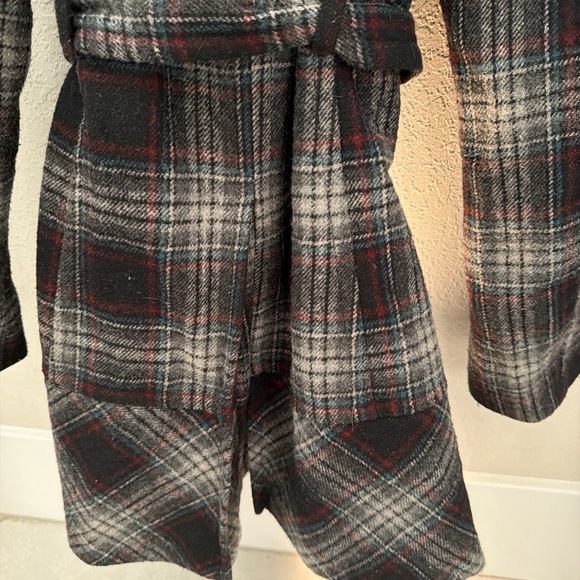 Jones New York Black, white,red green and Gray Plaid Wool Blend Coat Size Large - Picture 6 of 6